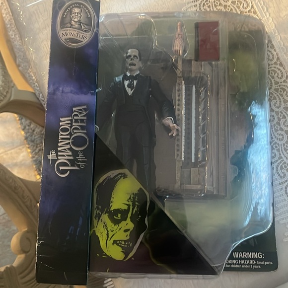 Universal Monsters Phantom of the Opera Action Figure 2011 Diamond Select Toy - Picture 4 of 4